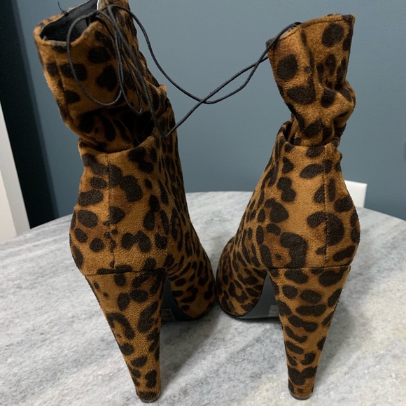 Cheetah print booties - Picture 3 of 3